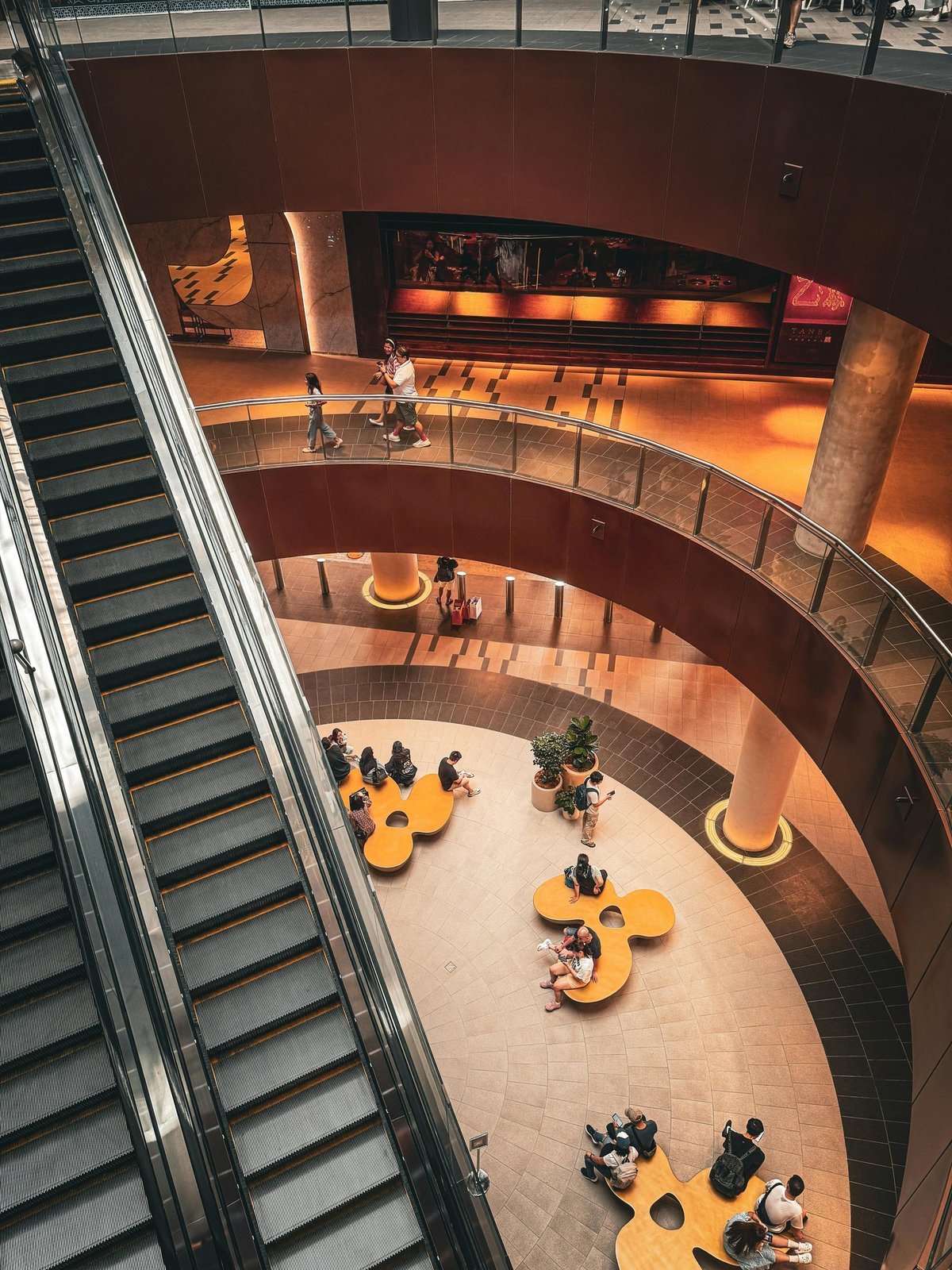 Shopping humanizado, por que um sofá no corredor pode salvar um shopping center